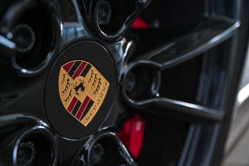 Porsche Elektro Bild von Leonard Gorges auf Unsplash